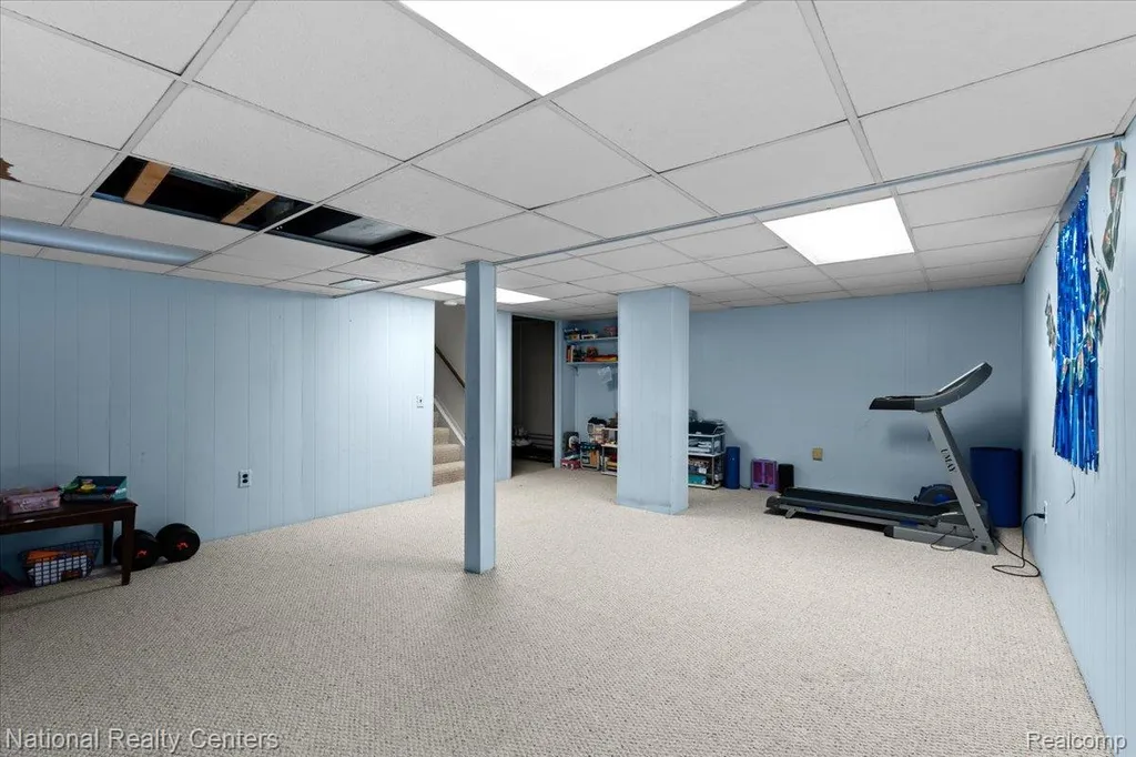 42142 Roscommon Street Northville City MI 48167