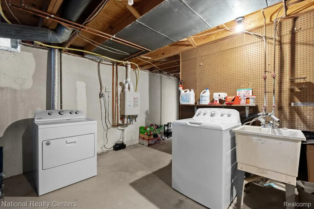 42142 Roscommon Street Northville City MI 48167