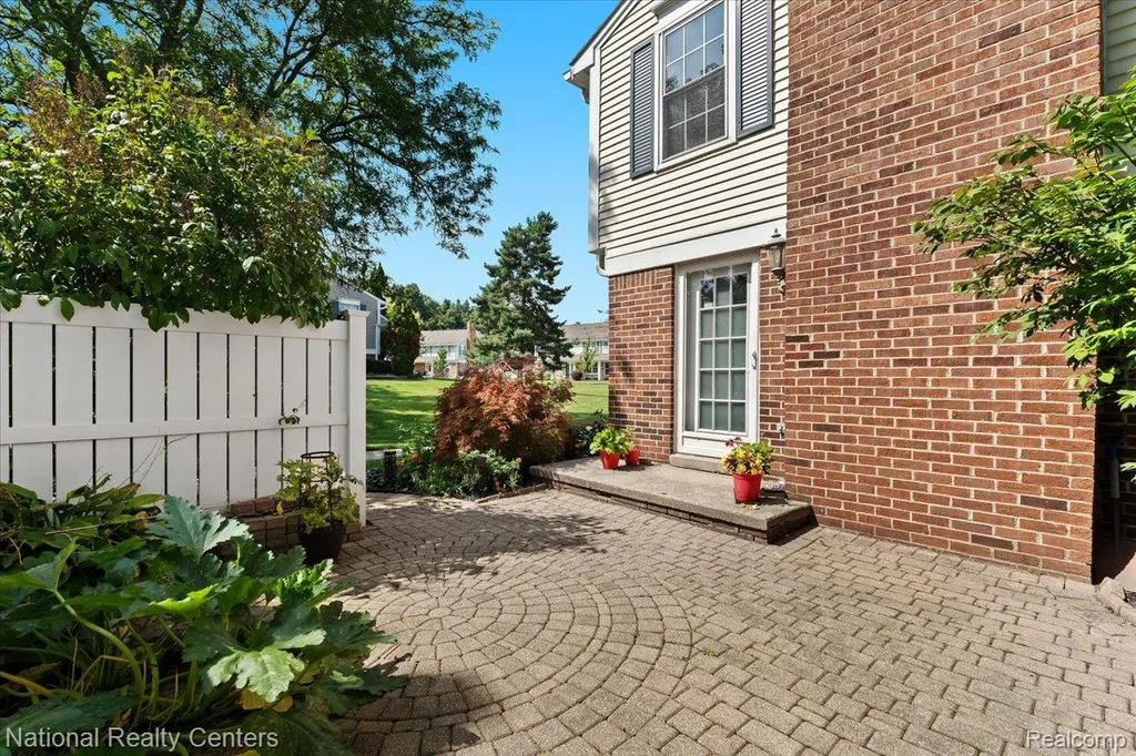 42142 Roscommon Street Northville City MI 48167