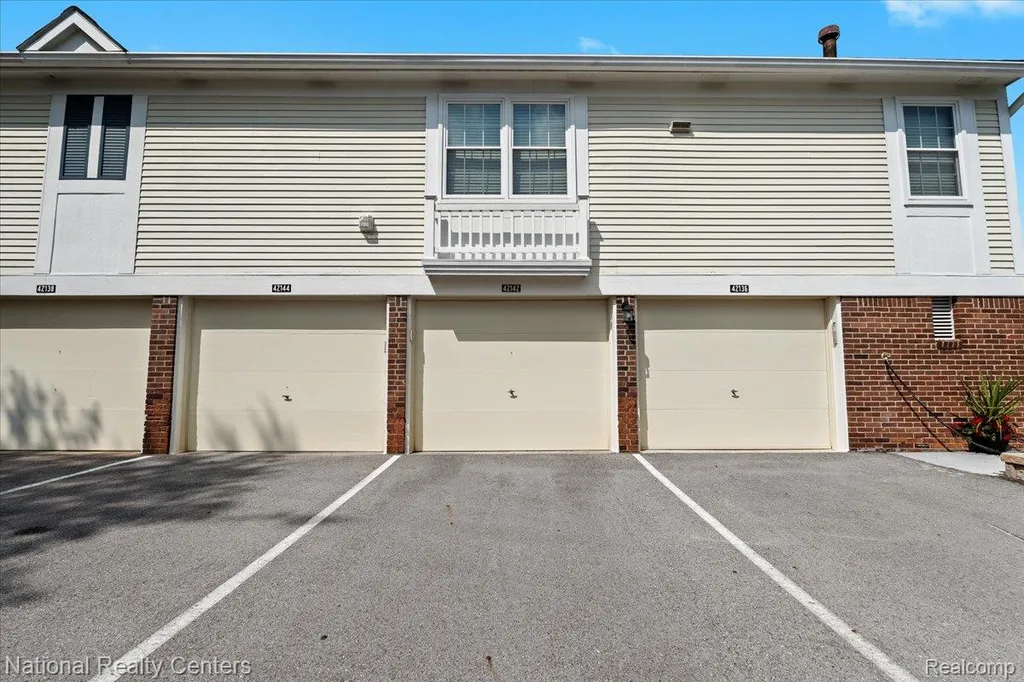 42142 Roscommon Street Northville City MI 48167
