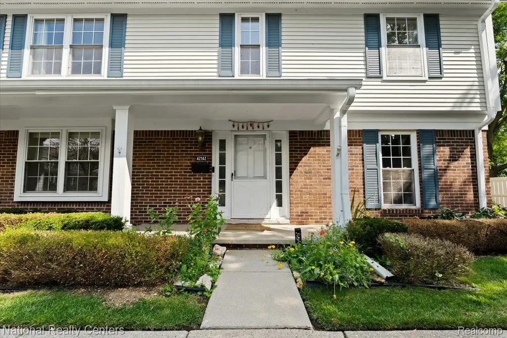 42142 Roscommon Street Northville City MI 48167