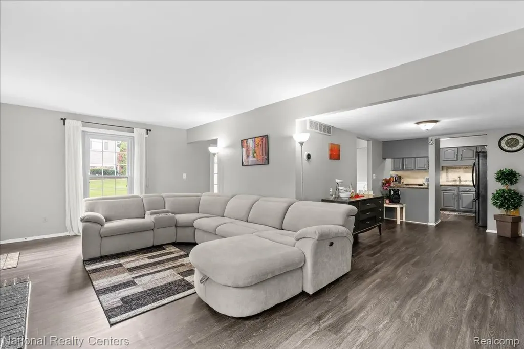 42142 Roscommon Street Northville City MI 48167
