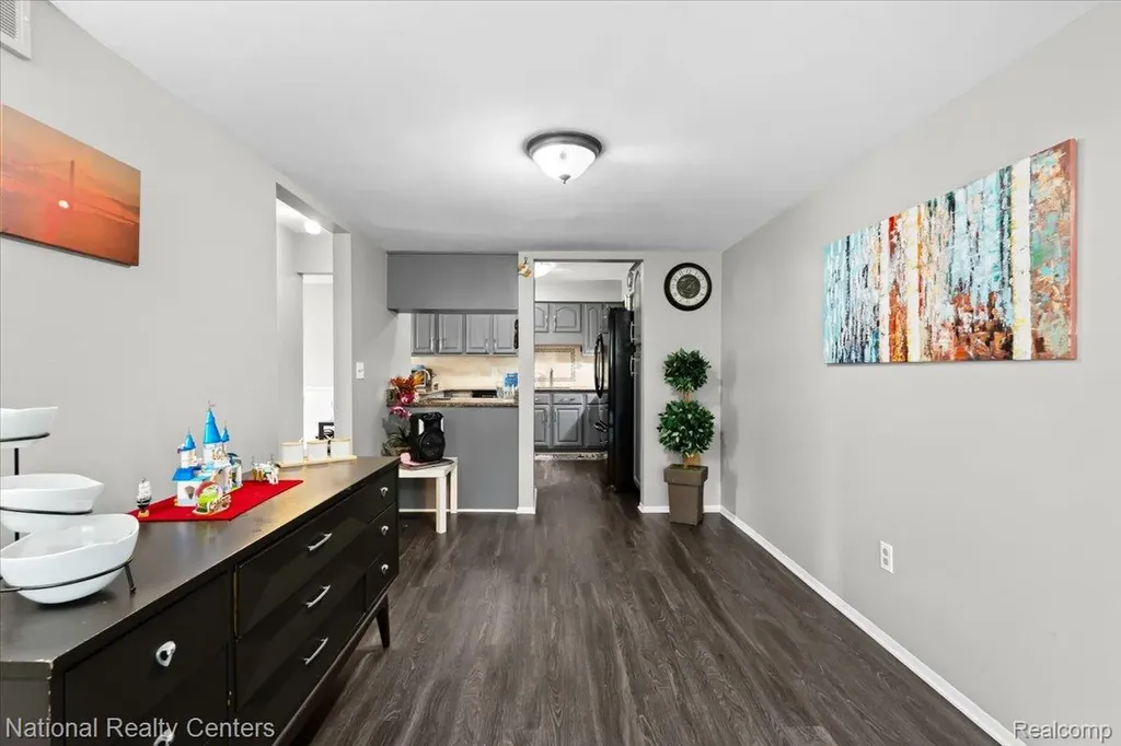 42142 Roscommon Street Northville City MI 48167