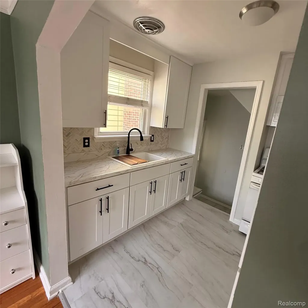 1791 Buckingham Avenue Lincoln Park City MI 48146