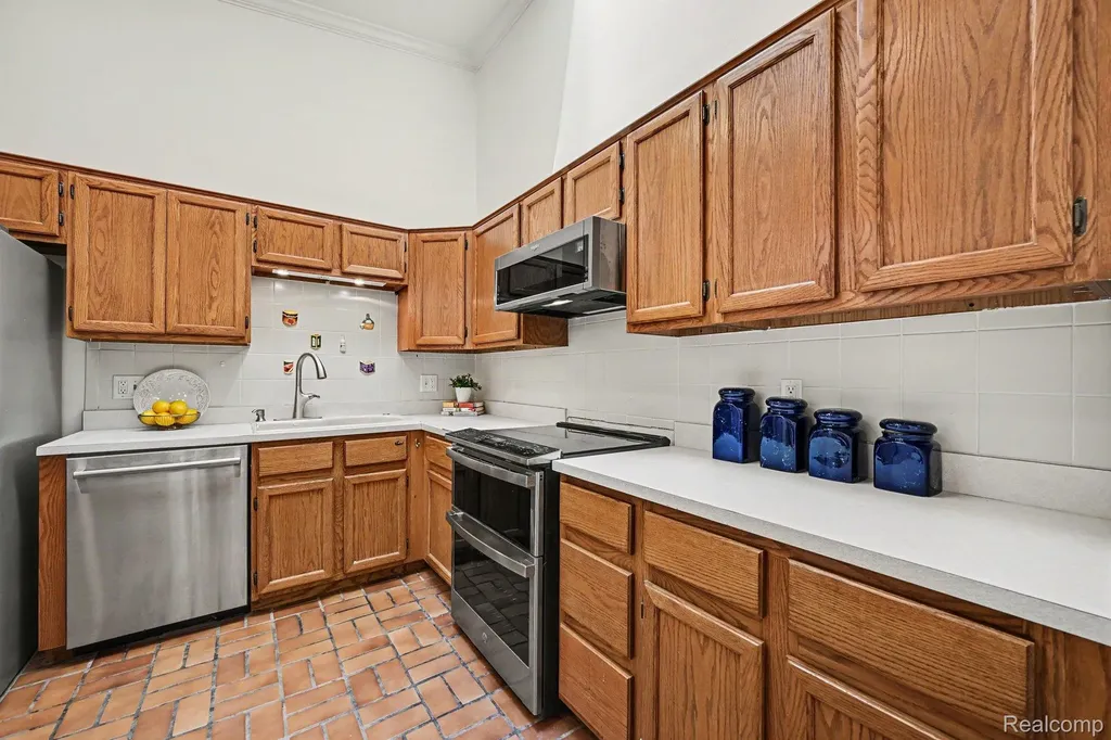 7140 Green Farm Road West Bloomfield Charter Township MI 48322