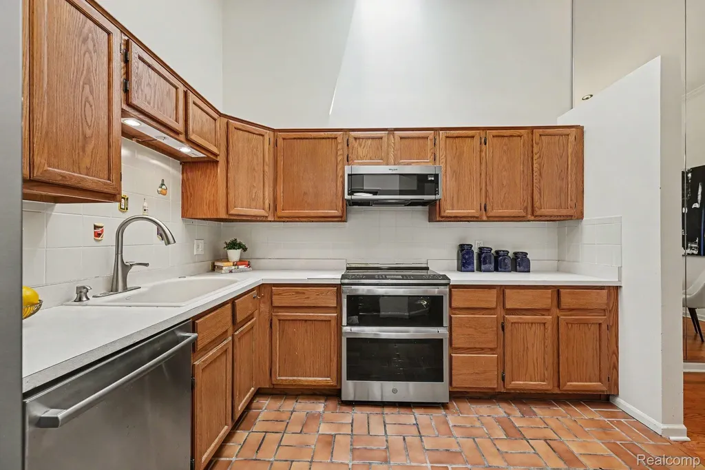 7140 Green Farm Road West Bloomfield Charter Township MI 48322