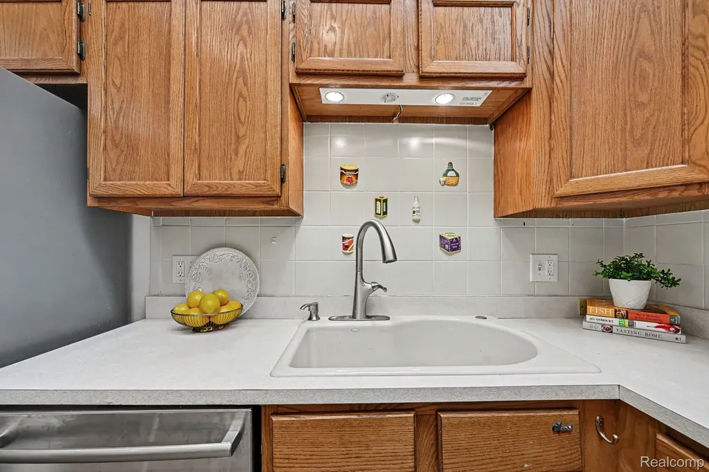 7140 Green Farm Road West Bloomfield Charter Township MI 48322