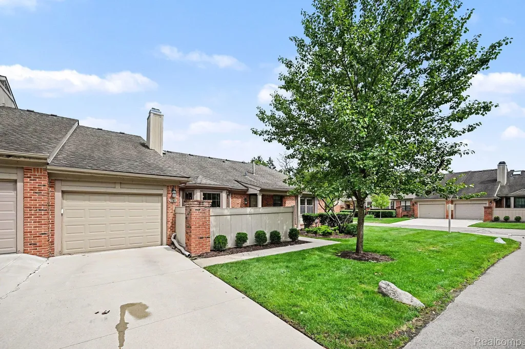 7140 Green Farm Road West Bloomfield Charter Township MI 48322