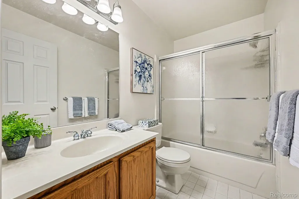 7140 Green Farm Road West Bloomfield Charter Township MI 48322