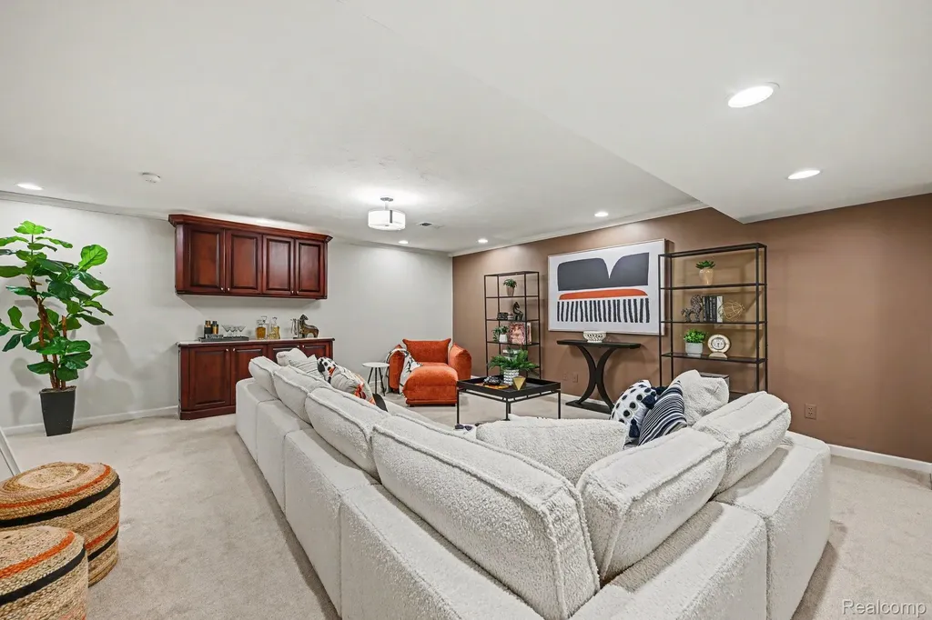 7140 Green Farm Road West Bloomfield Charter Township MI 48322