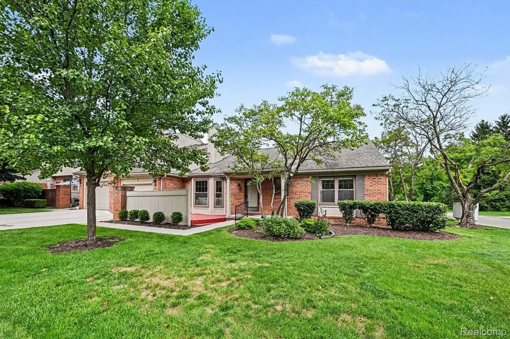 7140 Green Farm Road West Bloomfield Charter Township MI 48322