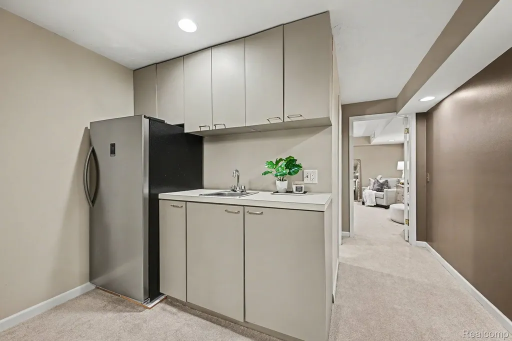7140 Green Farm Road West Bloomfield Charter Township MI 48322