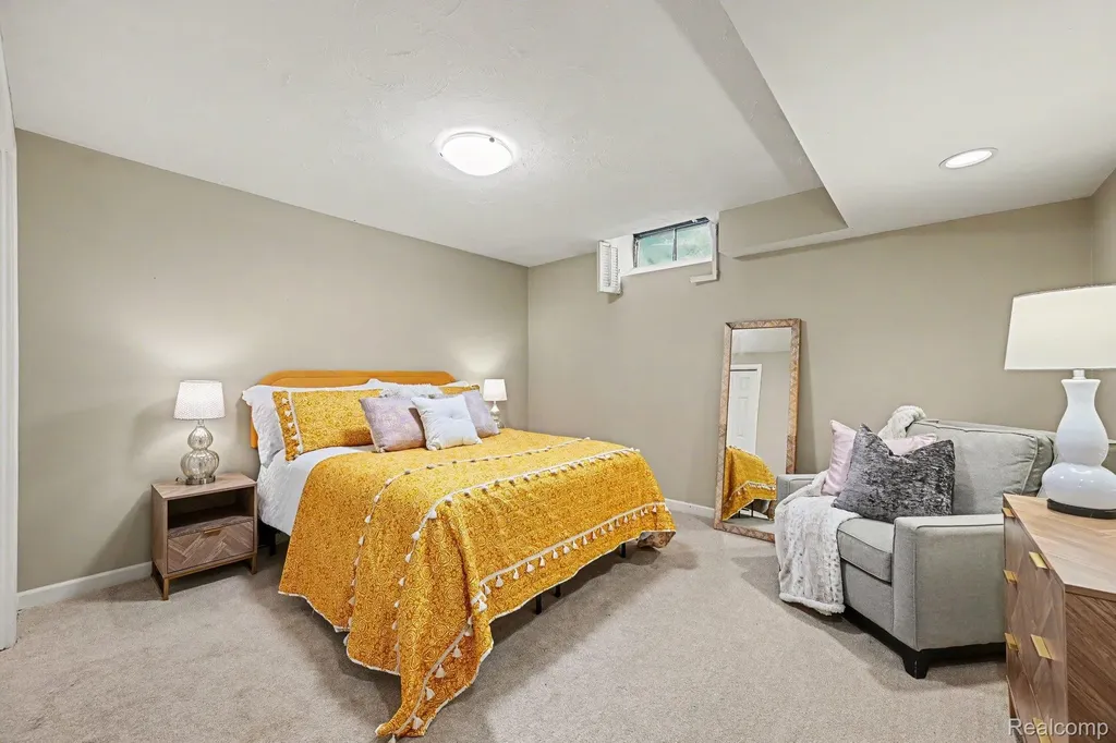 7140 Green Farm Road West Bloomfield Charter Township MI 48322