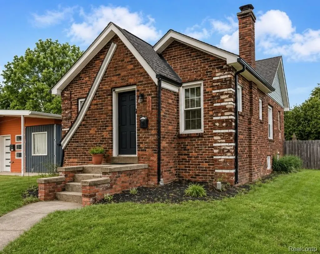 200 Pinecrest Drive Ferndale City MI 48220