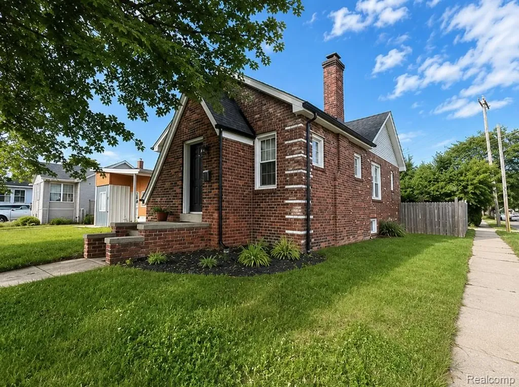 200 Pinecrest Drive Ferndale City MI 48220