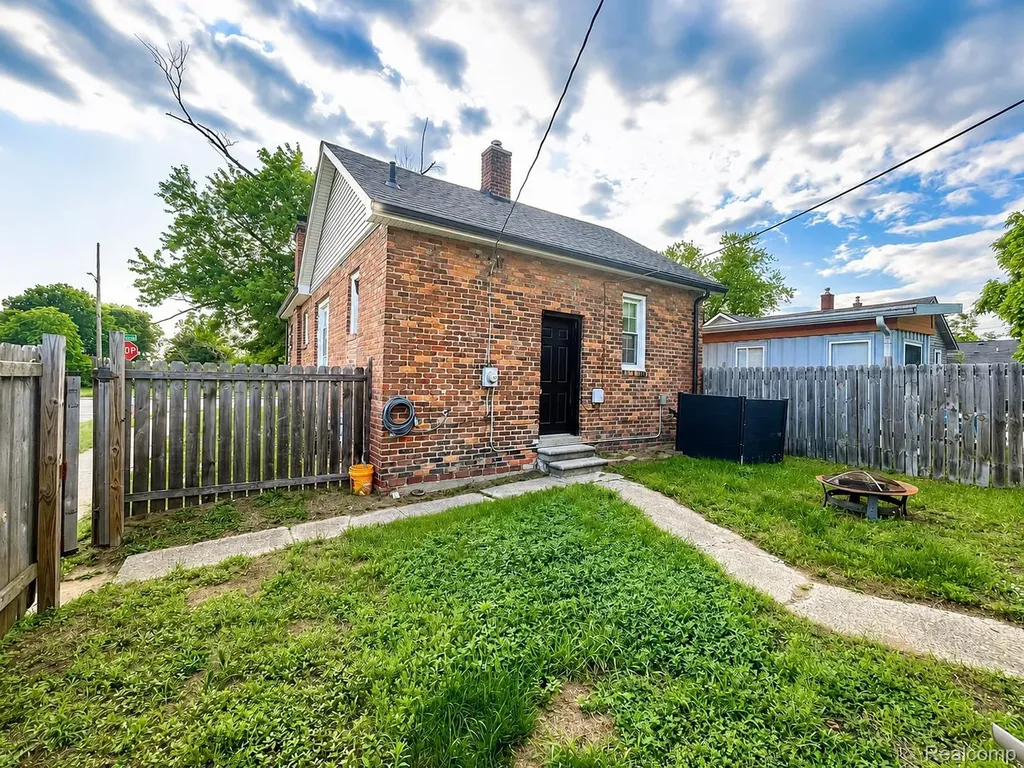 200 Pinecrest Drive Ferndale City MI 48220
