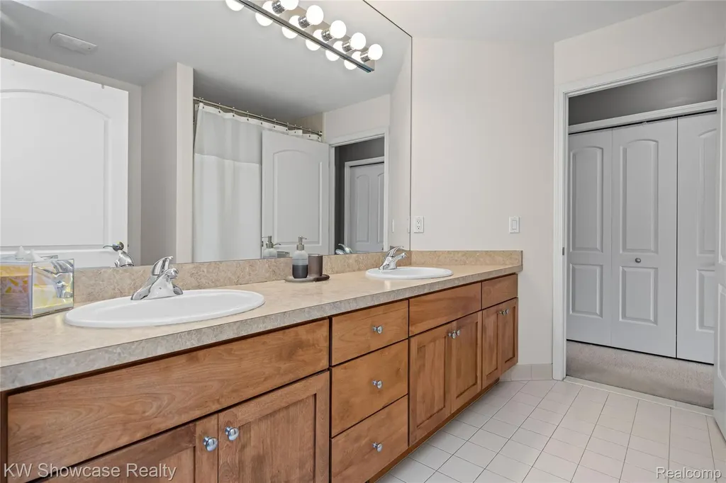 5608 Pembrooke Crossing West Bloomfield Charter Township MI 48322