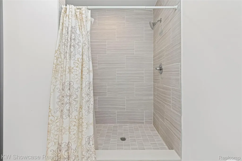 5608 Pembrooke Crossing West Bloomfield Charter Township MI 48322