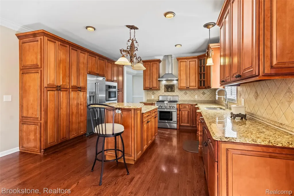 2115 Aldwin Drive West Bloomfield Charter Township MI 48324