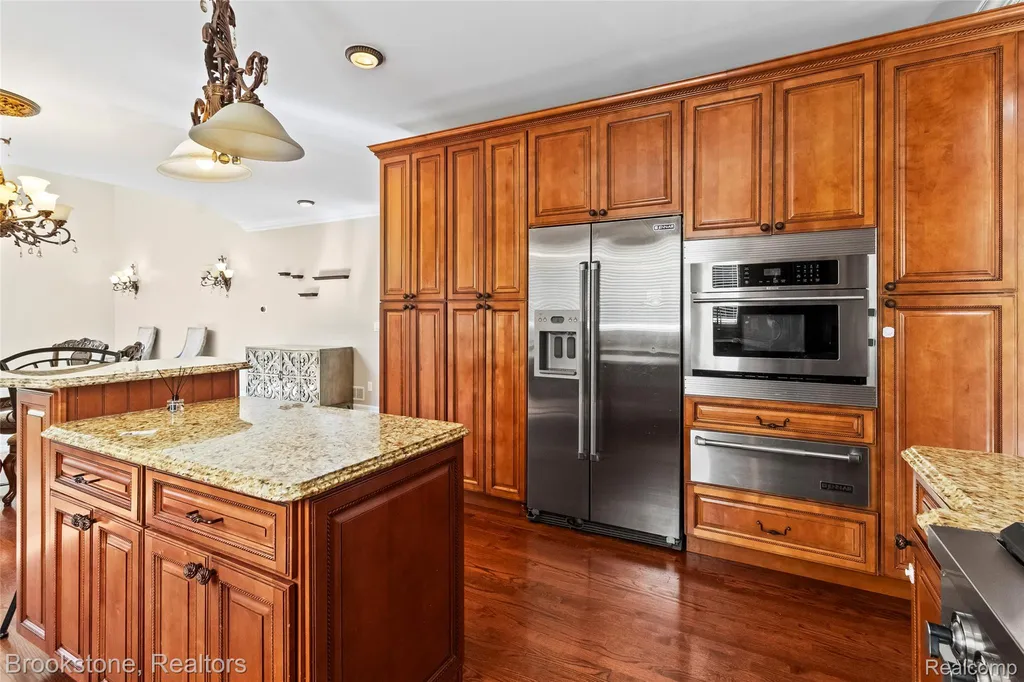 2115 Aldwin Drive West Bloomfield Charter Township MI 48324