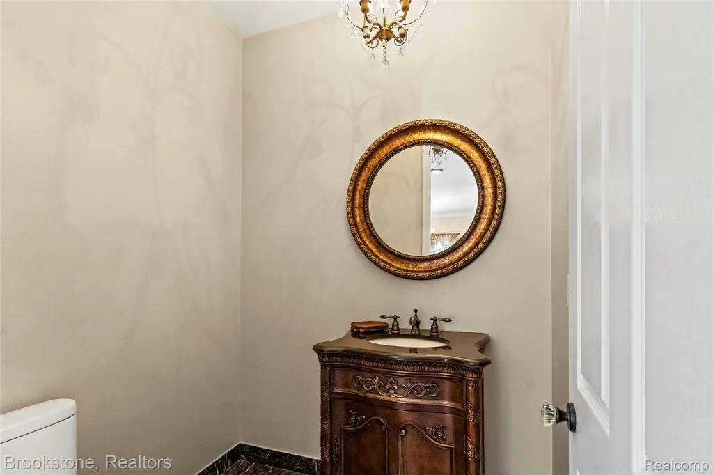 2115 Aldwin Drive West Bloomfield Charter Township MI 48324