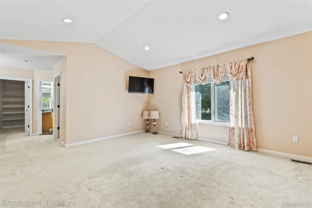 2115 Aldwin Drive West Bloomfield Charter Township MI 48324