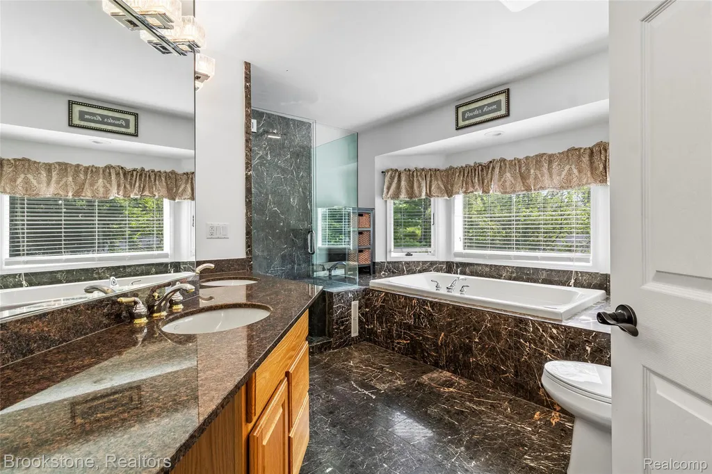 2115 Aldwin Drive West Bloomfield Charter Township MI 48324
