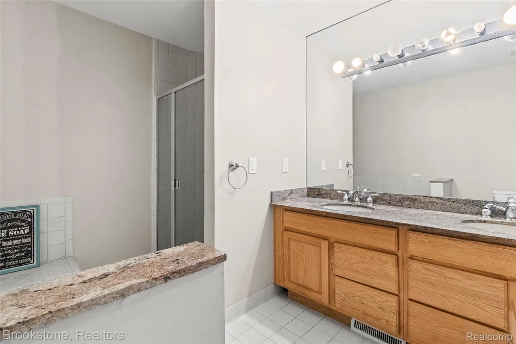 2115 Aldwin Drive West Bloomfield Charter Township MI 48324