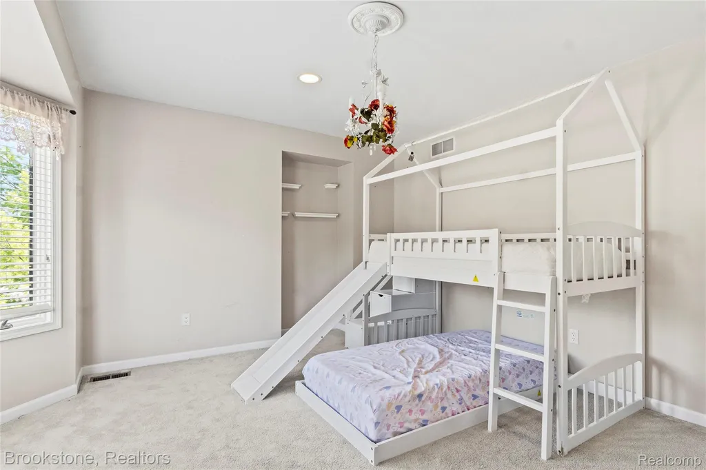 2115 Aldwin Drive West Bloomfield Charter Township MI 48324