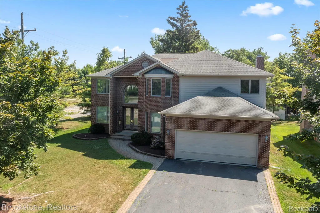 2115 Aldwin Drive West Bloomfield Charter Township MI 48324
