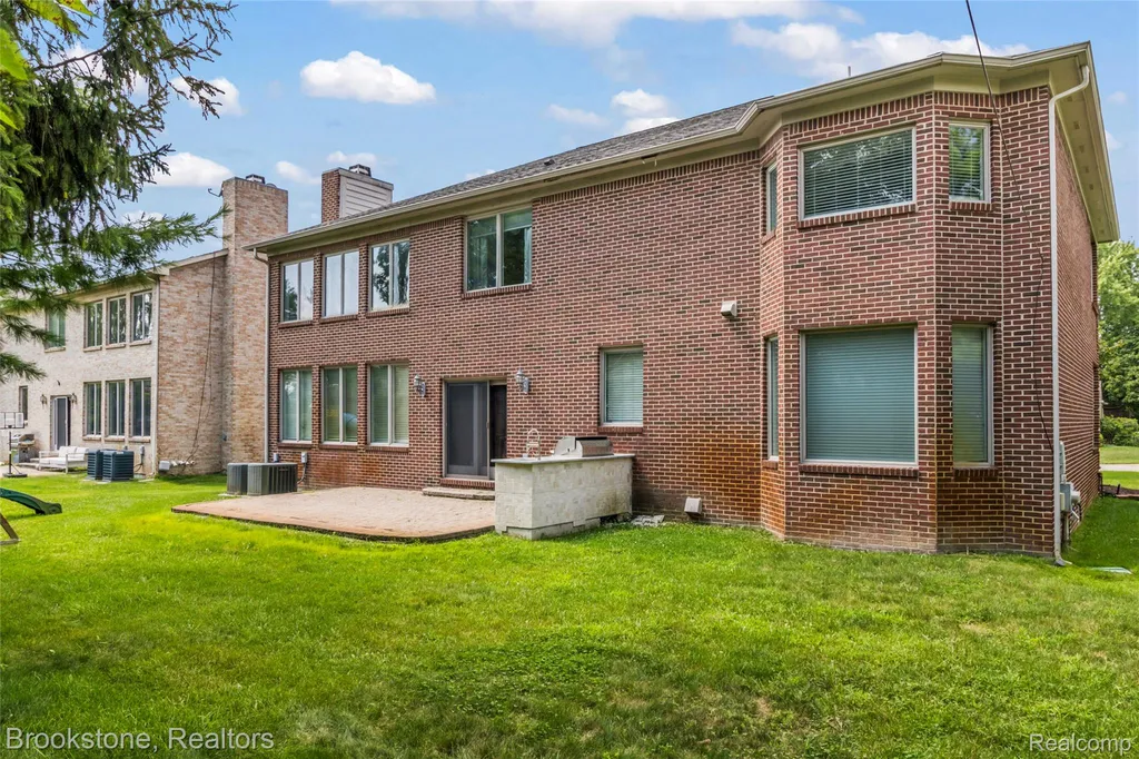 2115 Aldwin Drive West Bloomfield Charter Township MI 48324