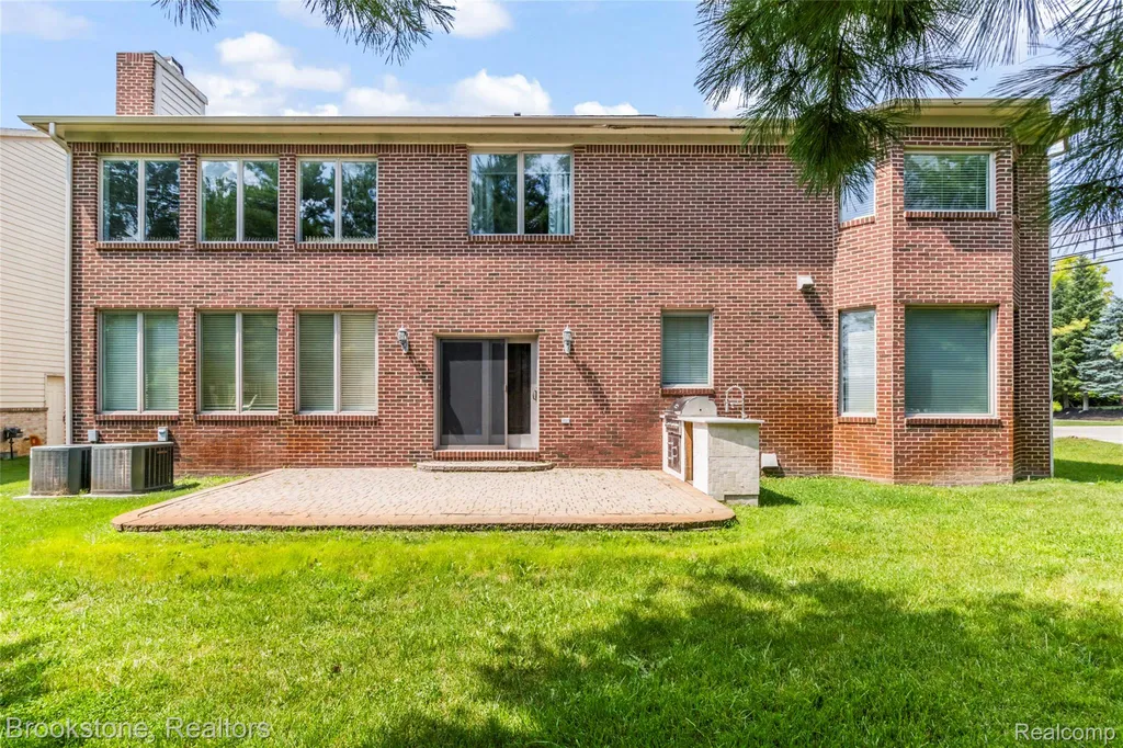 2115 Aldwin Drive West Bloomfield Charter Township MI 48324