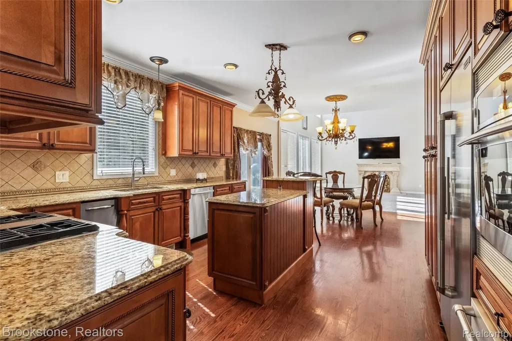 2115 Aldwin Drive West Bloomfield Charter Township MI 48324