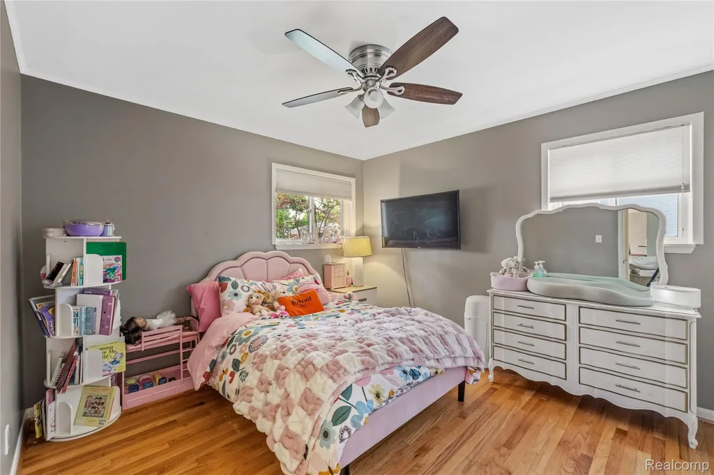 16951 Elizabeth Street Beverly Hills Village MI 48025