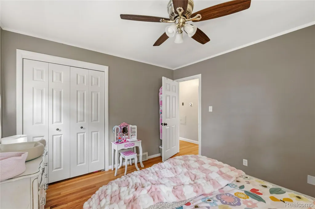 16951 Elizabeth Street Beverly Hills Village MI 48025