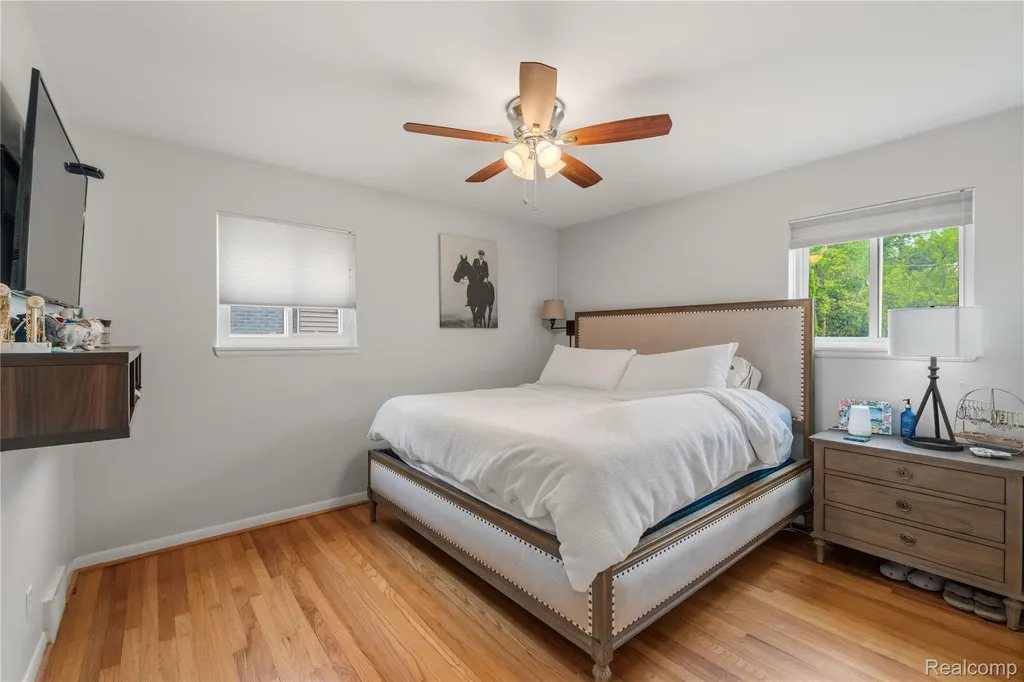 16951 Elizabeth Street Beverly Hills Village MI 48025