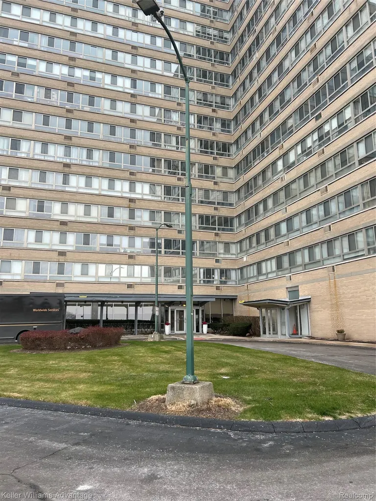 8900 E Jefferson Avenue Detroit City MI 48214