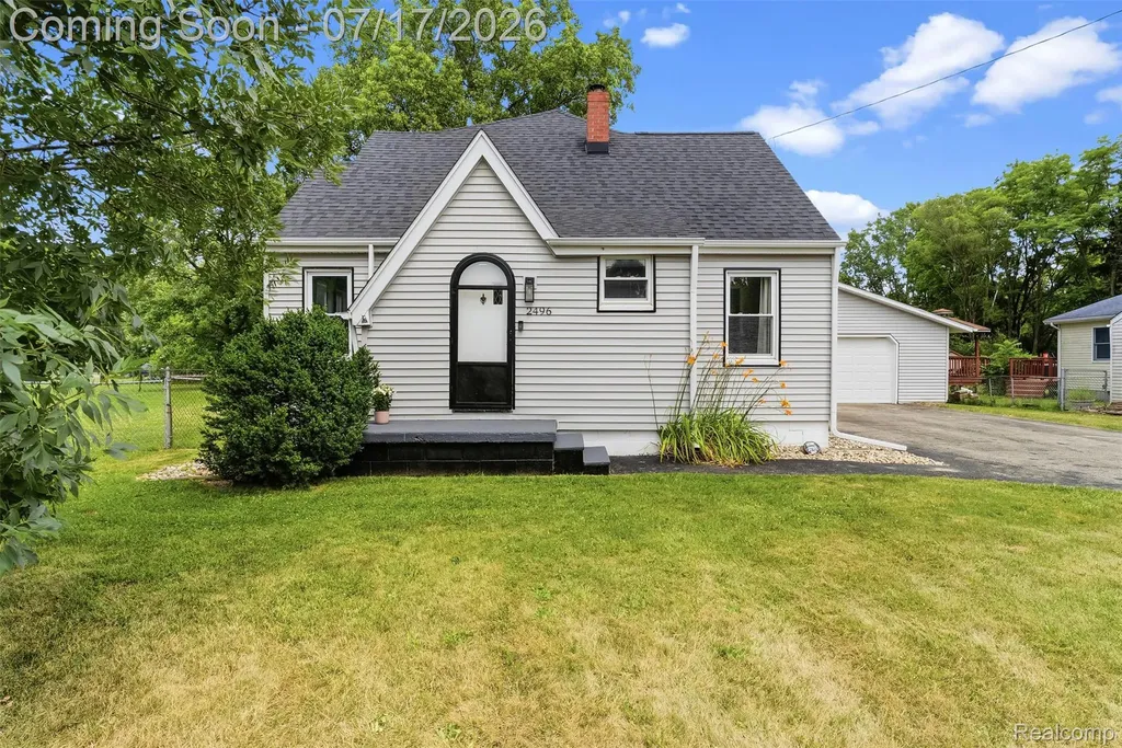 2496 Stockbridge Street Burton City MI 48509