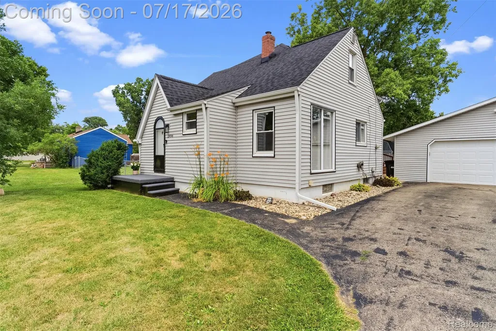 2496 Stockbridge Street Burton City MI 48509