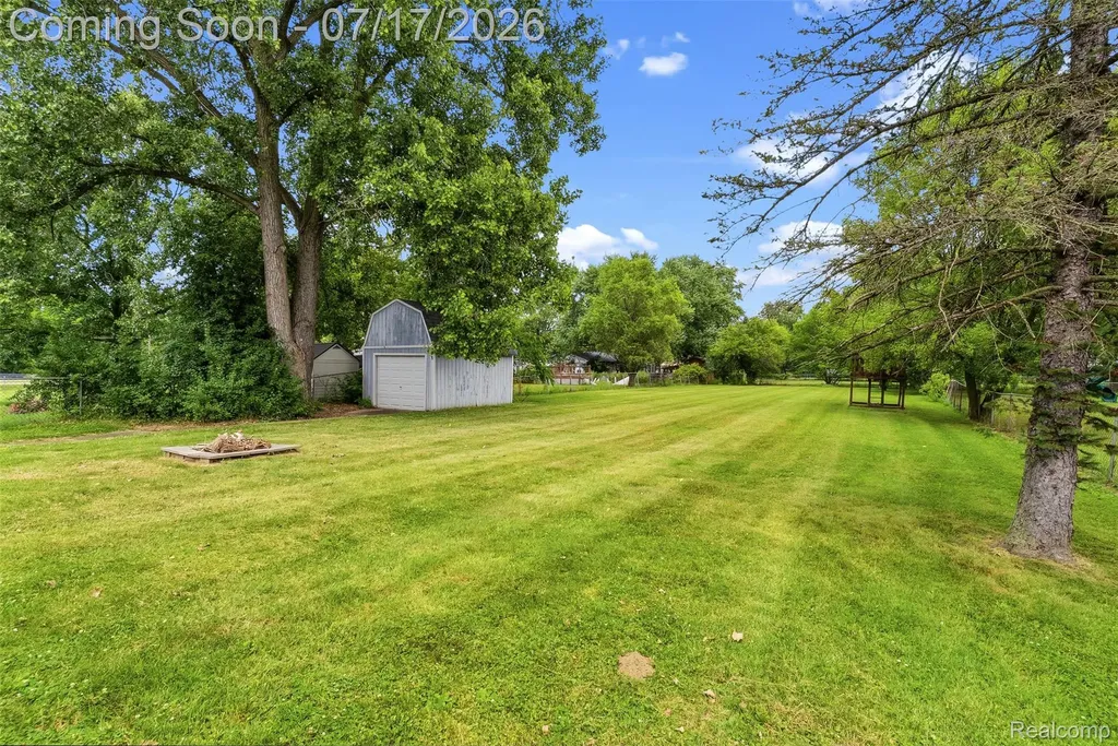 2496 Stockbridge Street Burton City MI 48509