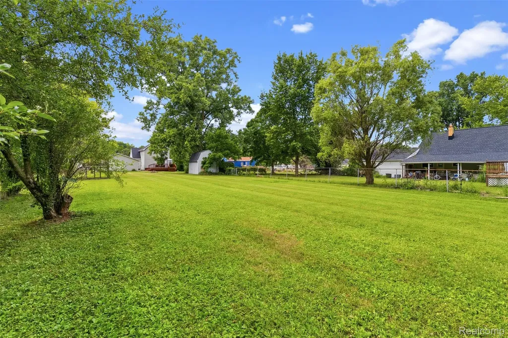 2496 Stockbridge Street Burton City MI 48509
