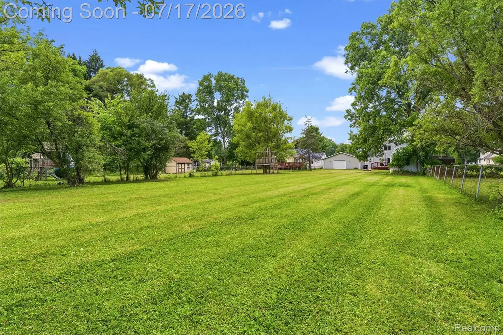 2496 Stockbridge Street Burton City MI 48509