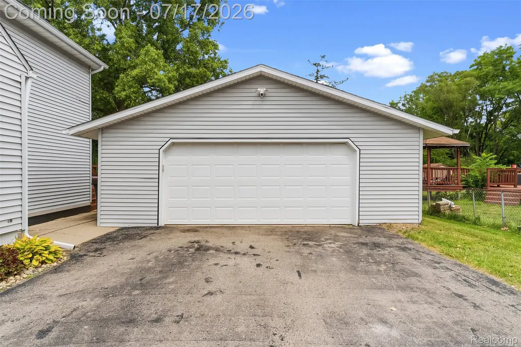 2496 Stockbridge Street Burton City MI 48509