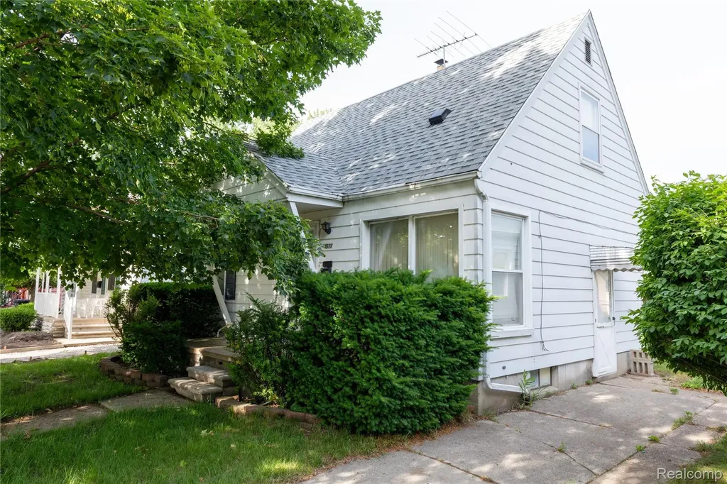 1577 7th Street Wyandotte City MI 48192