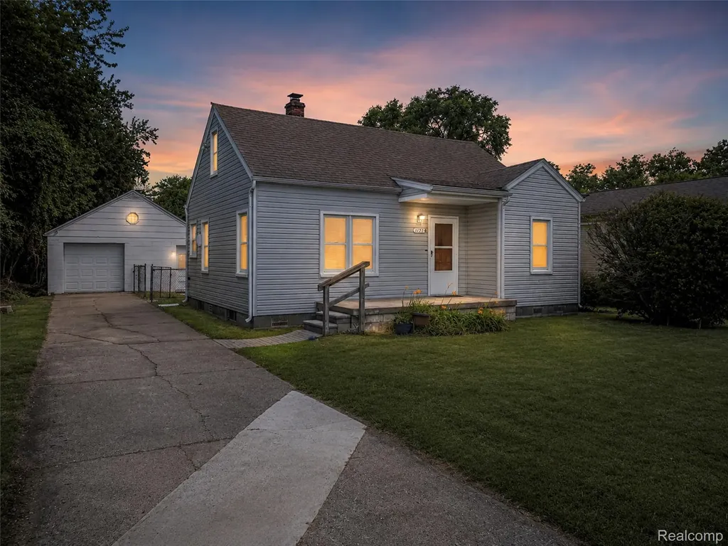 11725 Republic Avenue Warren City MI 48089