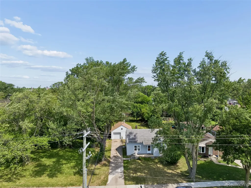 11725 Republic Avenue Warren City MI 48089