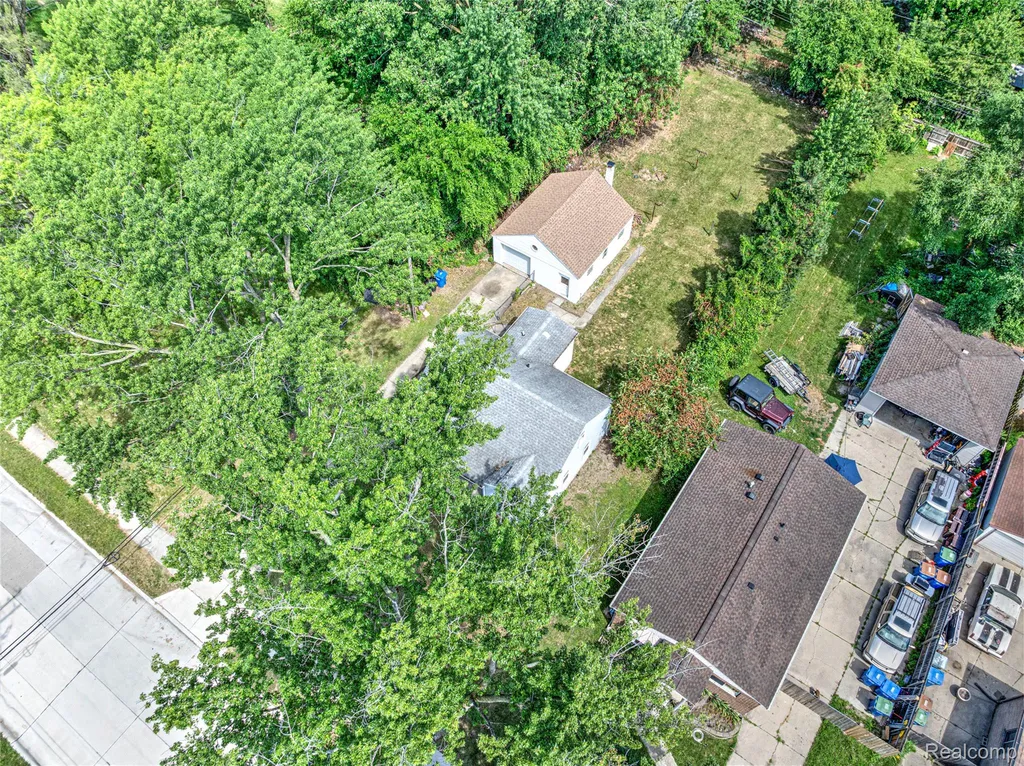 11725 Republic Avenue Warren City MI 48089