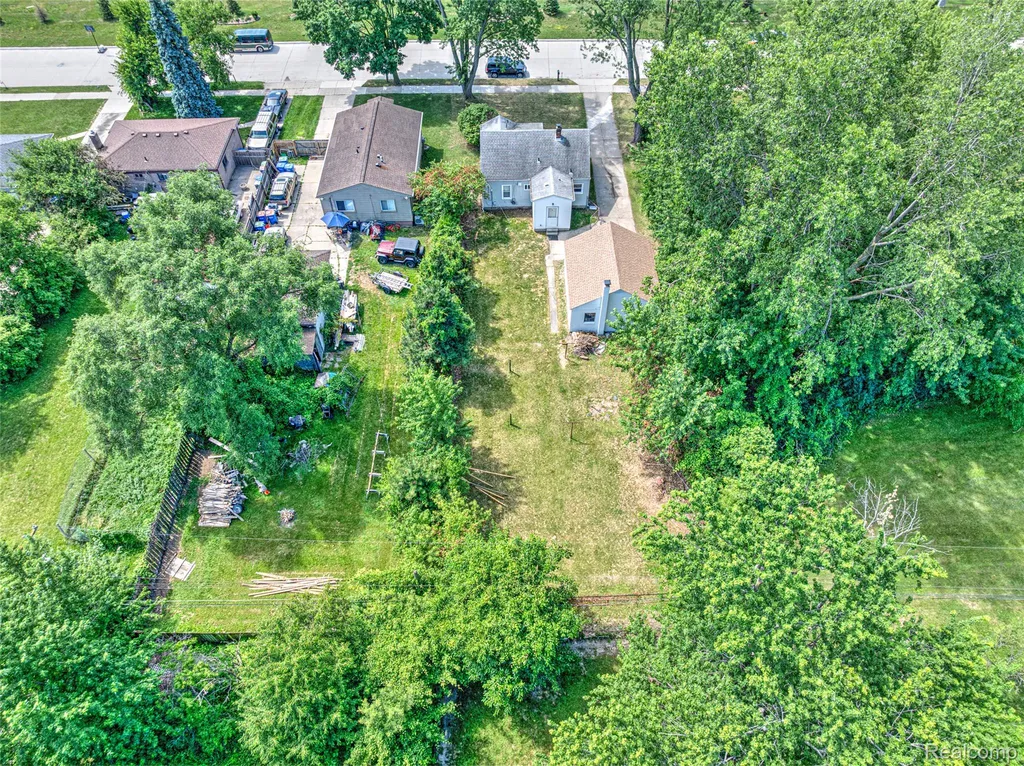 11725 Republic Avenue Warren City MI 48089