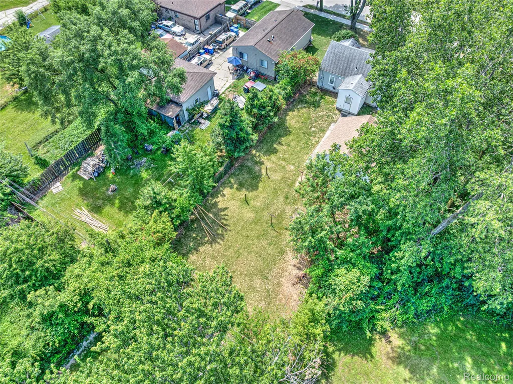 11725 Republic Avenue Warren City MI 48089