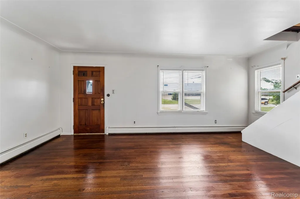 11725 Republic Avenue Warren City MI 48089